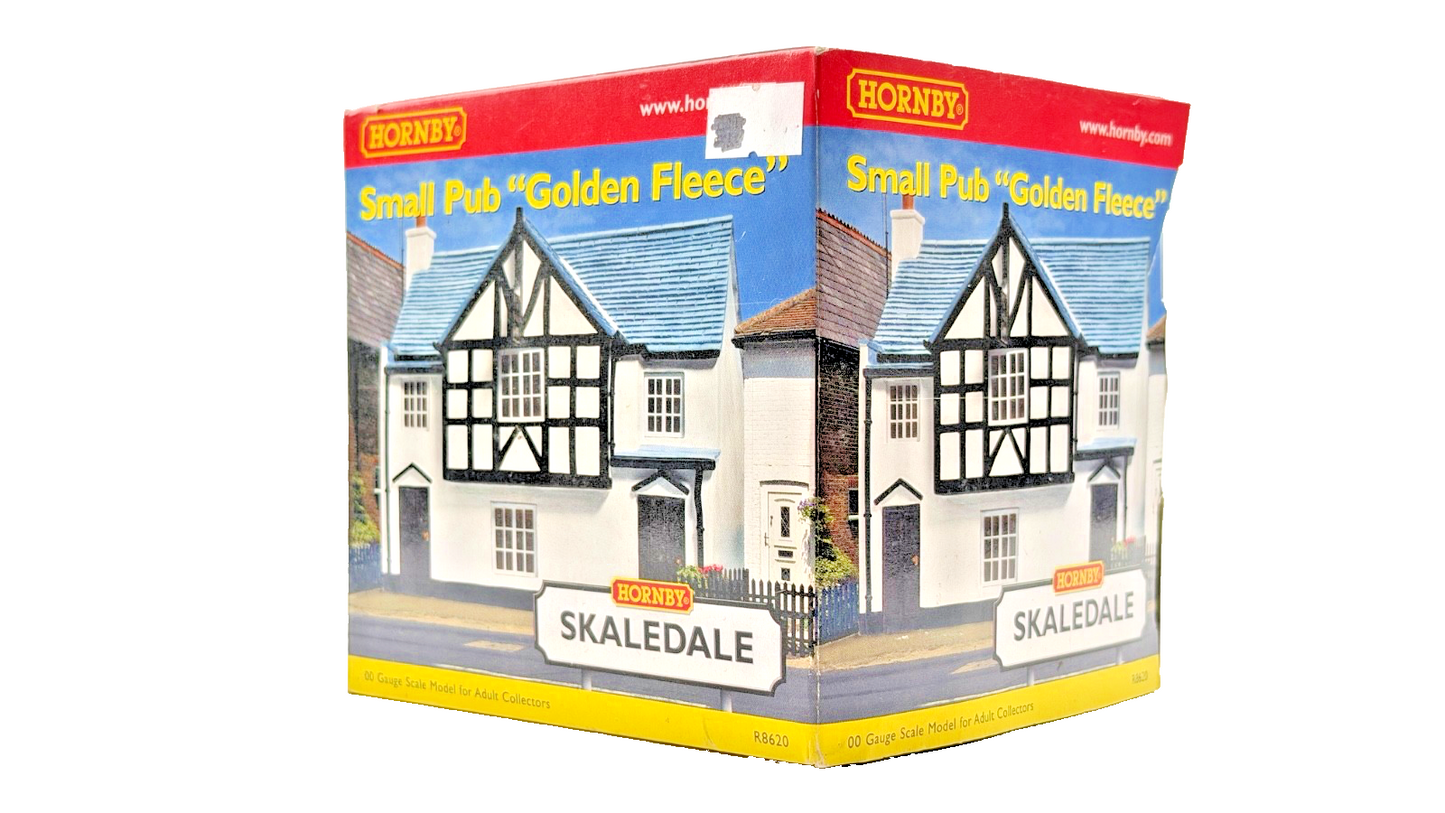 HORNBY OO GAUGE SKALEDALE - R8620 - SMALL PUB 'GOLDEN FLEECE' - BOXED