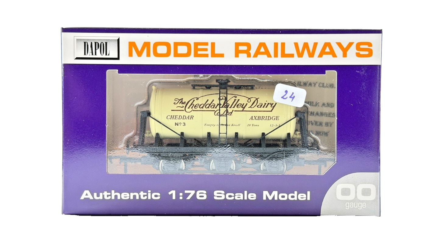 DAPOL 00 GAUGE - CHEDDAR VALLEY DAIRY CO AXBRIDGE TANKER NO.3 (LIMITED EDITION)