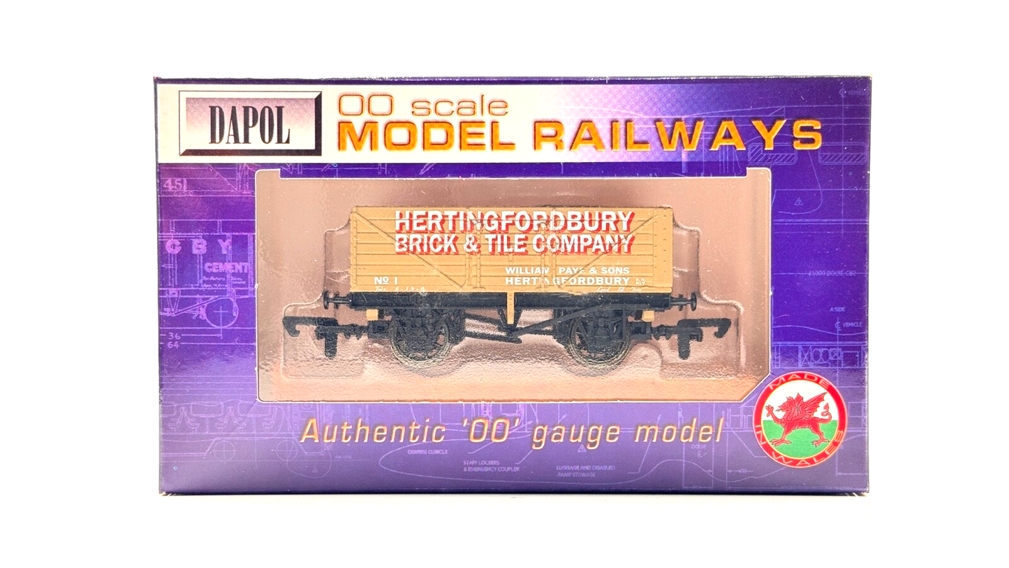 DAPOL 00 GAUGE - HERTINGFORDBURY BRICK & TILE COMPANY WAGON 1 (LIMITED EDITION)