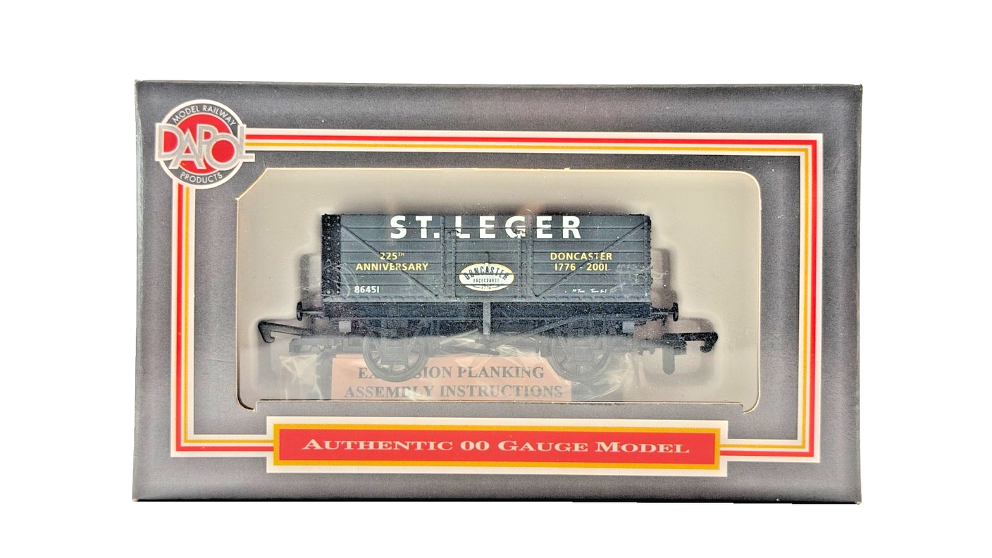 DAPOL 00 GAUGE - DONCASTER RACECOURSE ST LEGER FESTIVAL 86451 (LIMITED EDITION)