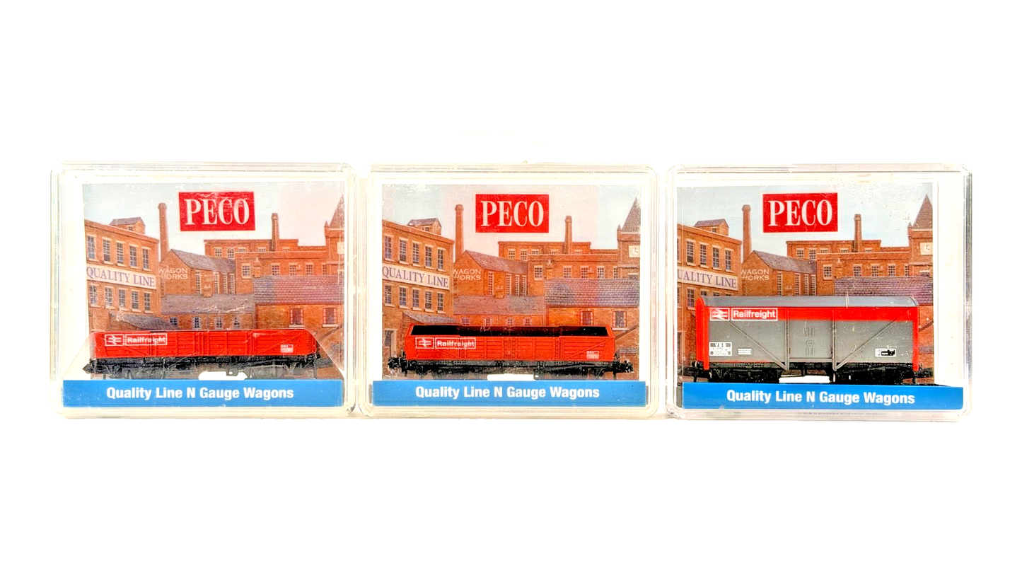 PECO N GAUGE RAKE OF 3 RAILFREIGHT RED GREY OBA & VBB WAGONS - BOXED