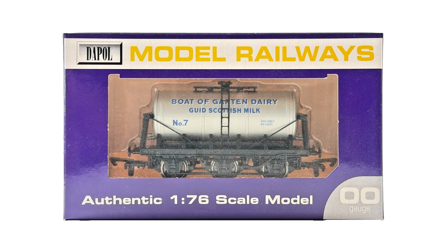 DAPOL 00 GAUGE - BOAT OF GARTEN DAIRY GUID SCOTTISH MILK NO.7 (LIMITED EDITION)