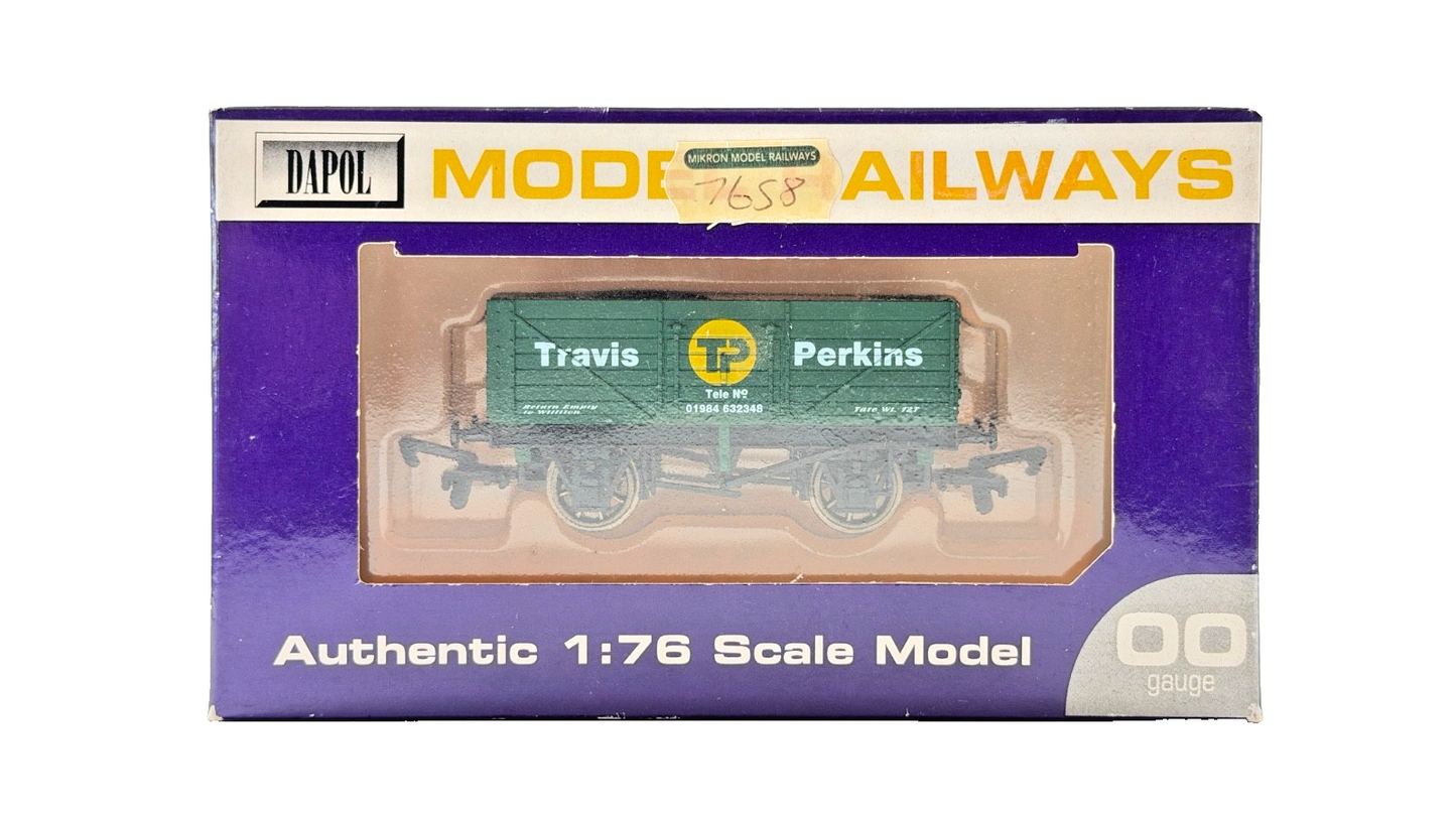 DAPOL 00 GAUGE - TRAVIS PERKINS RETURN TO WILLITON PLANK WAGON (LIMITED EDITION)
