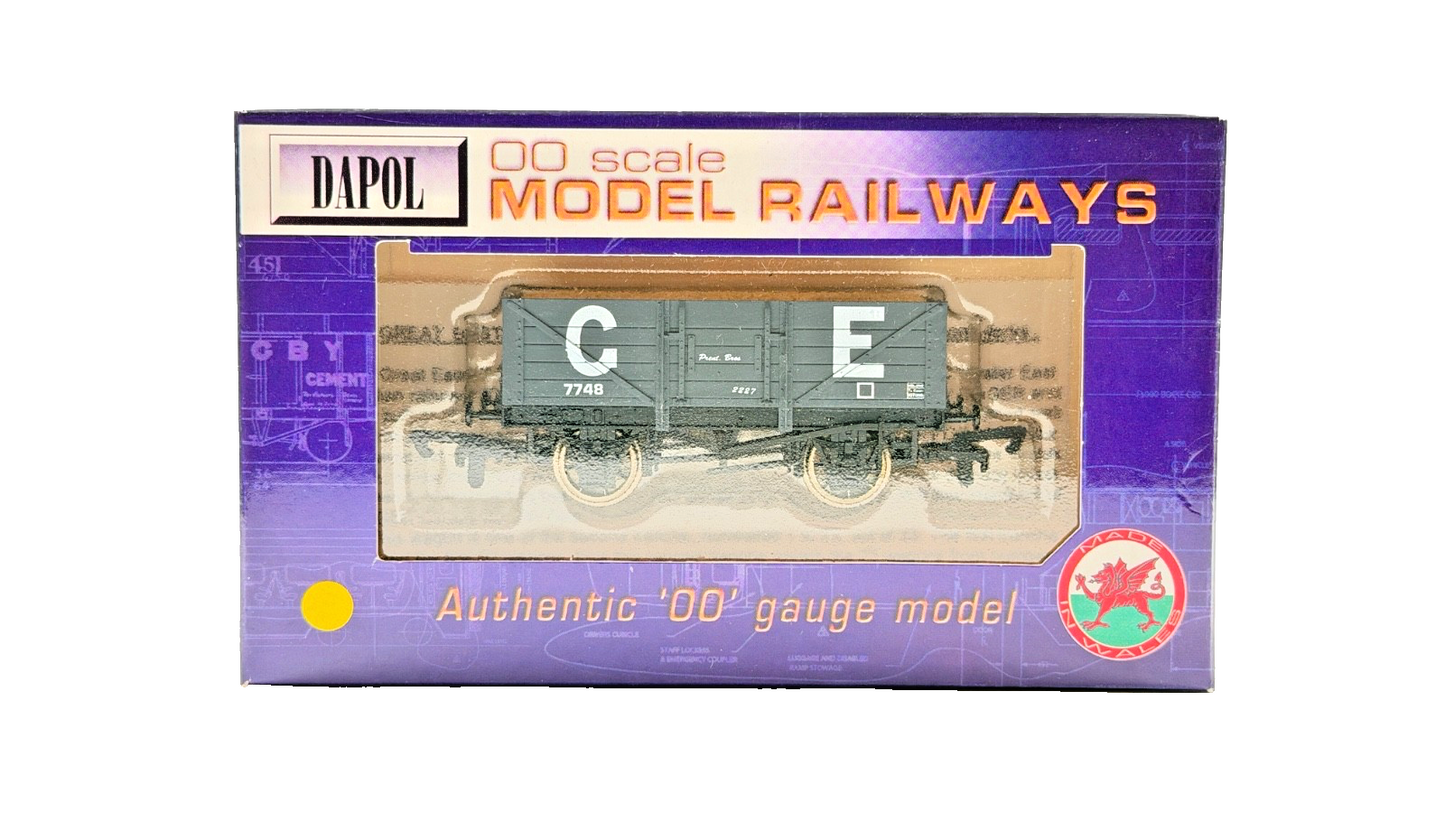 DAPOL 00 GAUGE - GREAT EASTERN 'GE' GREY PLANK WAGON NO.7748 (LIMITED EDITION)