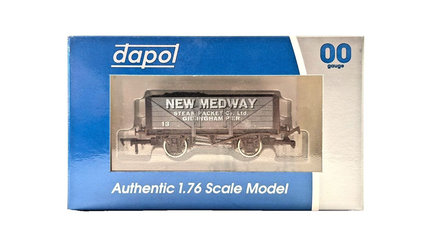 DAPOL 00 GAUGE - NEW MEDWAY STEAM PACKET GILLINGHAM PIER 13 (LIMITED EDITION)