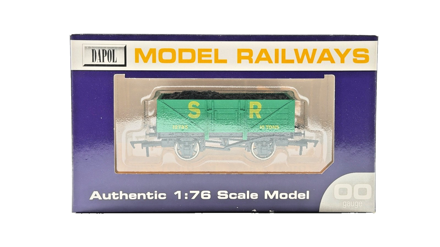 DAPOL 00 GAUGE - SR SOUTHERN YELLOW & GREEN 10 TON PLANK WAGON (LIMITED EDITION)