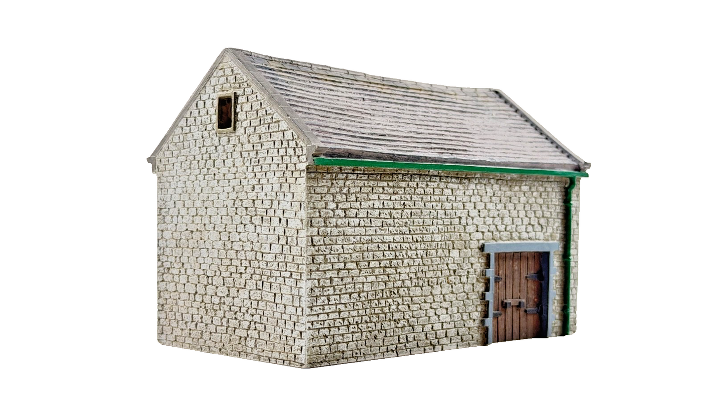 HORNBY SKALEDALE OO GAUGE - R8602 - HOME FARM BARN - BOXED