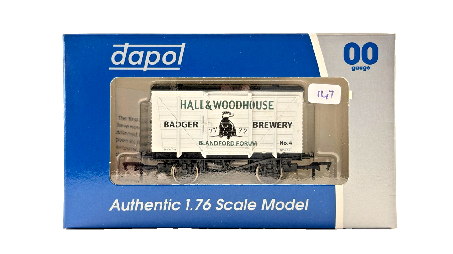DAPOL 00 GAUGE - HALL WOODHOUSE BADGER BREWERY BLANDFORD FORUM (LIMITED EDITION)