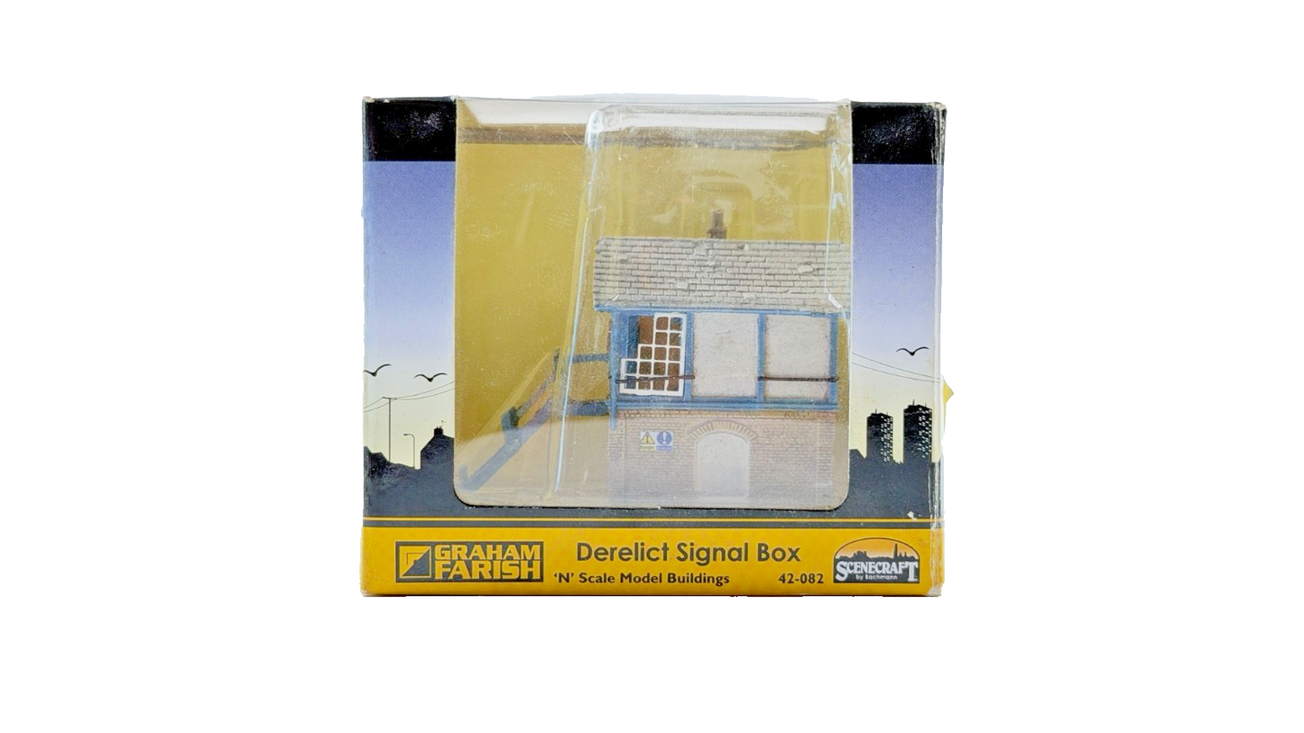 GRAHAM FARISH N GAUGE SCENECRAFT - 42-082 - *DAMAGED* DERELICT SIGNAL BOX