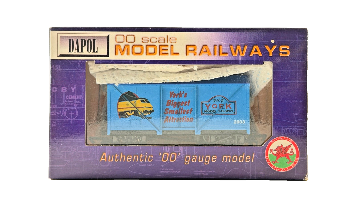 DAPOL 00 GAUGE - YORK'S BIGGEST SMALLEST ATTRACTION VAN WAGON (LIMITED EDITION)