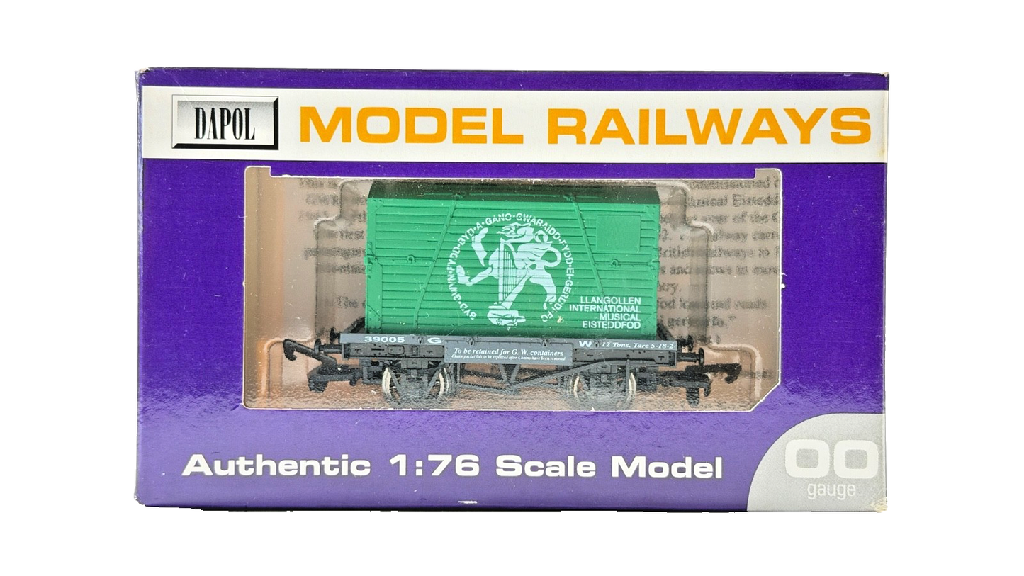 DAPOL 00 GAUGE - LLANGOLLEN INTERNATIONAL MUSIC FESTIVAL WAGON (LIMITED EDITION)
