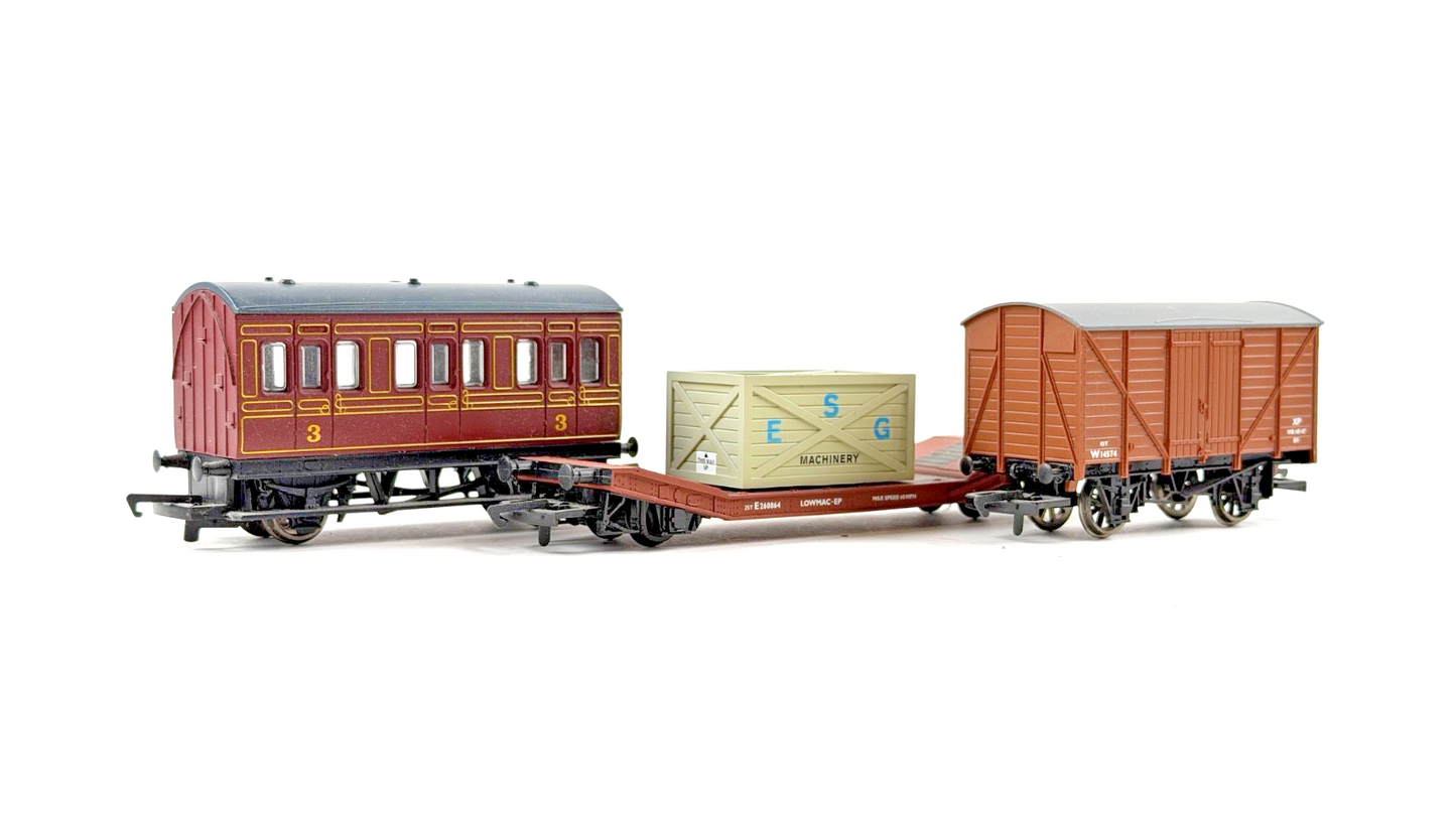 HORNBY OO GAUGE MIXED RAKE OF FREIGHT VENT VAN LOWMAC & MAROON FOUR WHEEL COACH