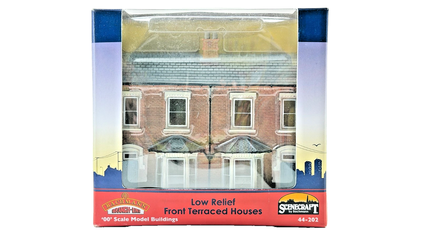 BACHMANN OO GAUGE SCENECRAFT - 44-202 - LOW RELIEF FRONT TERRACED HOUSES - NEW