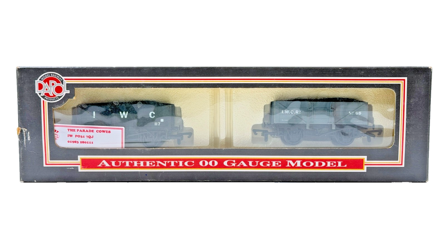 DAPOL 00 GAUGE - ISLE OF WIGHT CENTRAL RAILWAY PLANK WAGON SET (LIMITED EDITION)