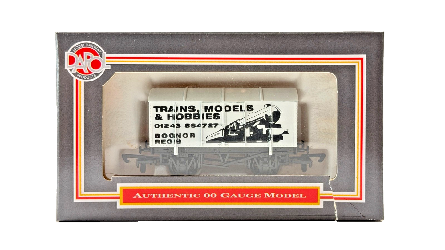 DAPOL 00 GAUGE - TRAINS MODELS & HOBBIES BOGNOR REGIS WAGON (LIMITED EDITION)