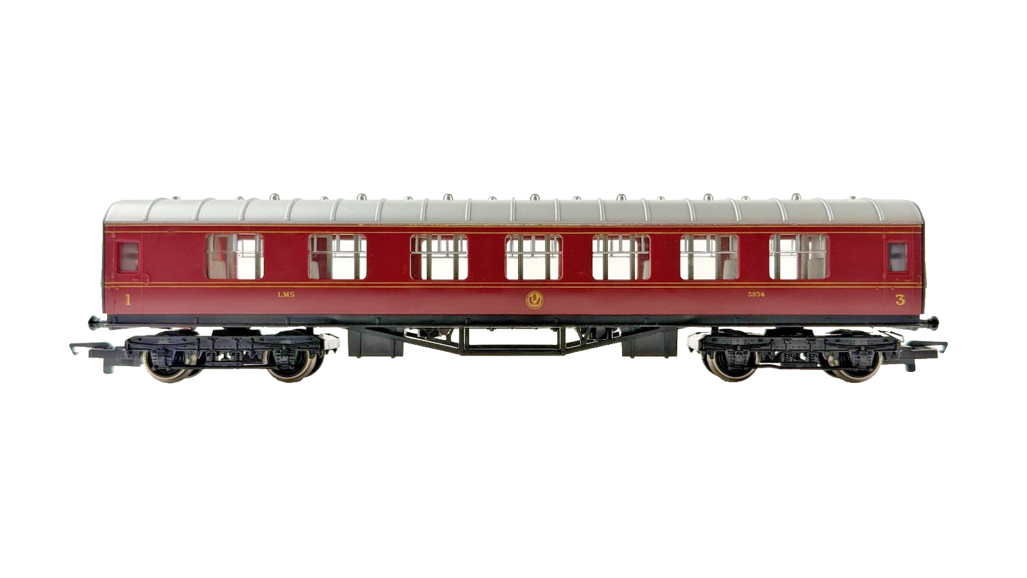 HORNBY OO GAUGE - RAKE OF 2 LMS MAROON STANIER PASSENGER COACHES UNBOXED