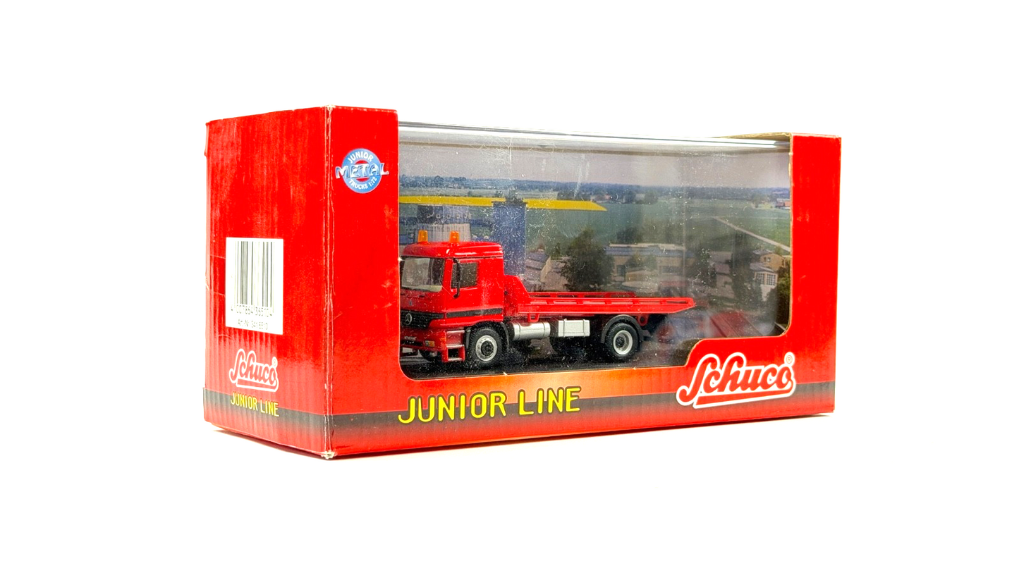 SCHUCO JUNIOR LINE 1/72 SCALE - MERCEDES ACTROS RECOVERY TRUCK LORRY RED BOXED