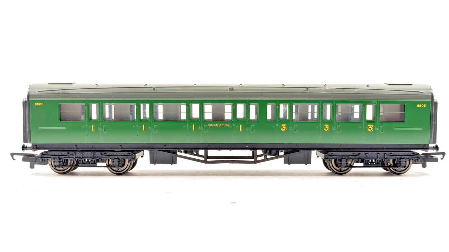 HORNBY OO GAUGE SR SOUTHERN MALACHITE GREEN PASSENGER COACH 5505 UNBOXED