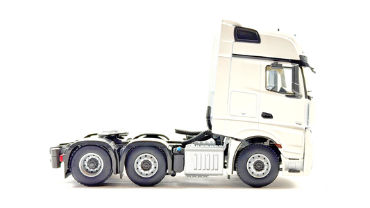 WSI 1/50 SCALE - 03-1135 - MERCEDES MP4 GIGA 6X2 PLAIN WHITE TRACTOR CAB BOXED