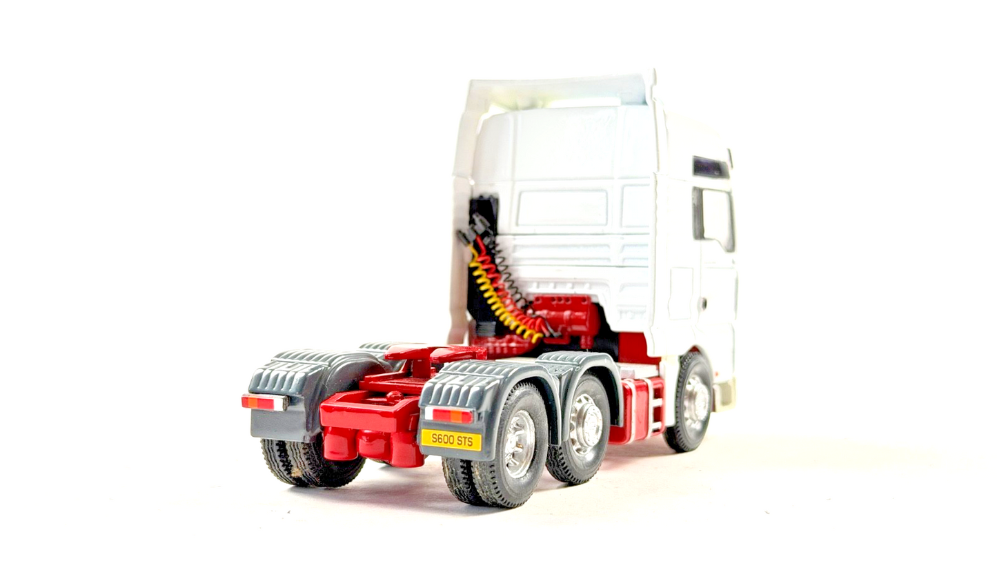 CORGI 1/50 SCALE PLAIN WHITE MAN 6X2 TRACTOR UNIT UNBOXED