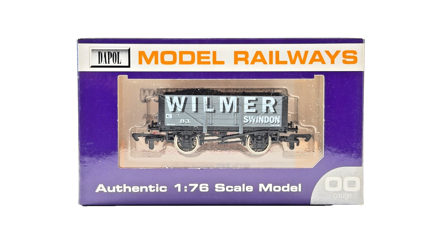 DAPOL 00 GAUGE - WILMER COLLIERY OF SWINDON PLANK WAGON 83 (LIMITED EDITION)