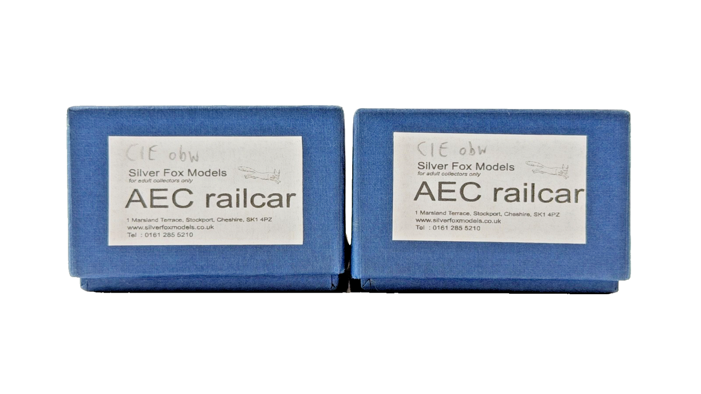 SILVER FOX MODELS OO GAUGE - IRISH RAIL ORANGE AEC CLASS 600 RAILCAR 2 CAR SET