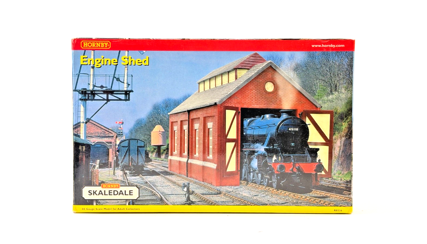 HORNBY 00 GAUGE SKALEDALE - R8536 - RED BRICK SINGLE ROAD ENGINE SHED BOXED