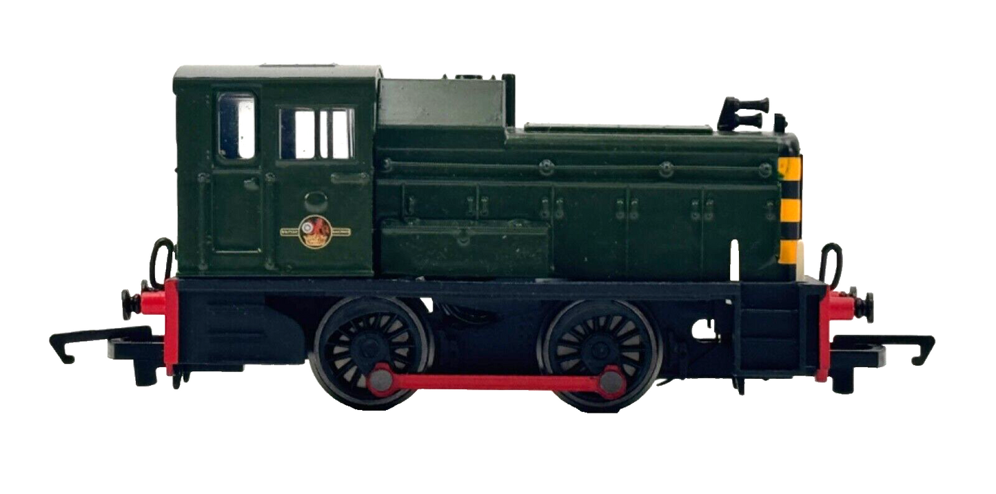 HORNBY 00 GAUGE - CLASS 06 DIESEL SHUNTER BR GREEN WASP STRIPES (REPAINTED)