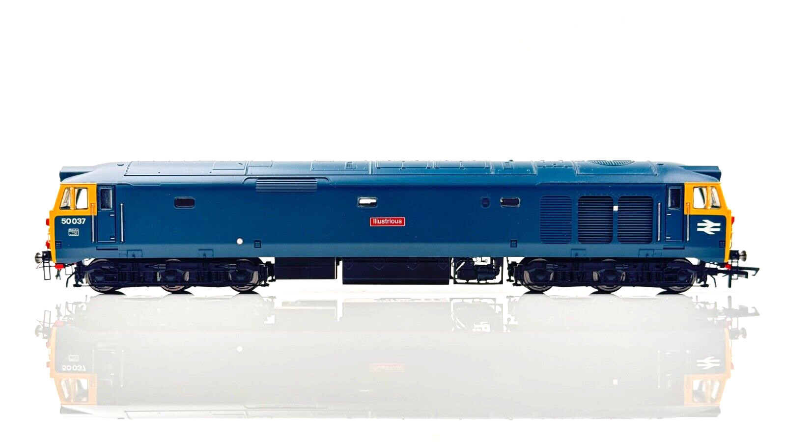 HORNBY 00 GAUGE - R2428 - CLASS 50 DIESEL 50037 BR BLUE 'ILLUSTRIOUS' - BOXED