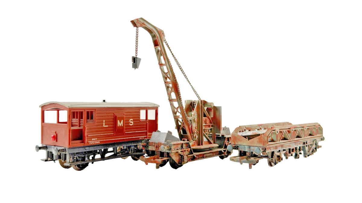 HORNBY OO GAUGE - RAKE OF 3 WAGONS ENGINEERS BREAKDOWN CRANE, SUPPORT & BRAKE