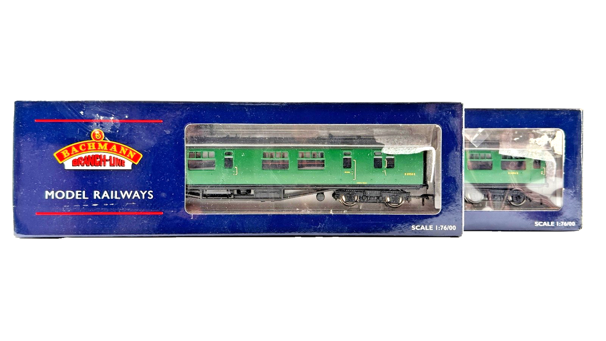 BACHMANN OO GAUGE - 34-504/34-577 - RAKE OF 2 BULLEID 63FT GREEN COACHES BOXED