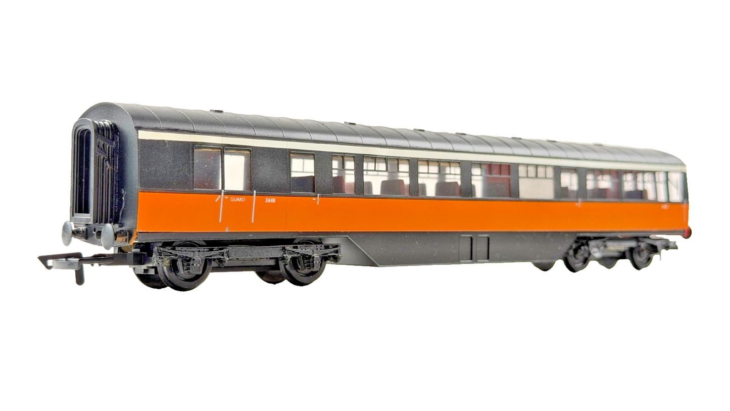SILVER FOX MODELS OO GAUGE - IRISH RAIL ORANGE AEC CLASS 600 RAILCAR 2 CAR SET