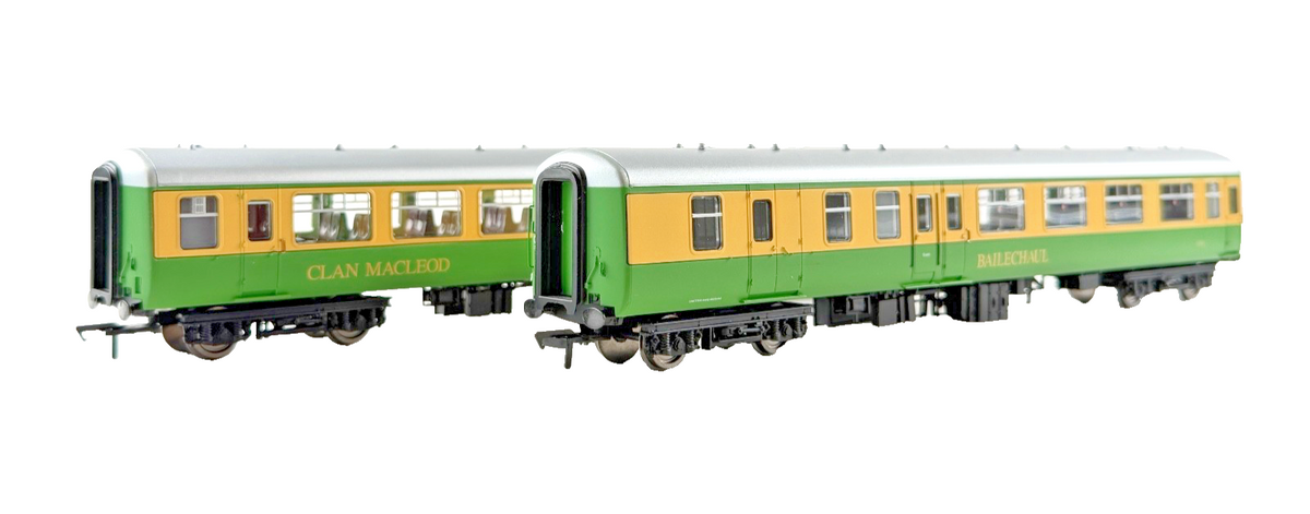 BACHMANN OO GAUGE - MK2 WEST HIGHLAND COACHES CLAN MACLEOD & BAILECHAUL UNBOXED
