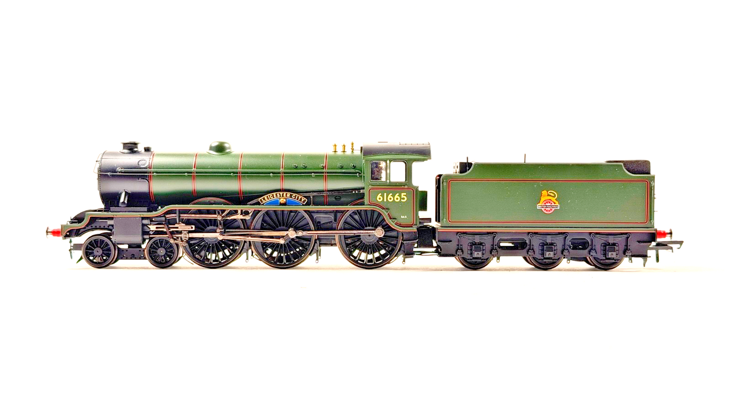 HORNBY 00 GAUGE - R3523 - BR (EARLY) 4-6-0 CLASS B17 LEICESTER CITY NO.61665