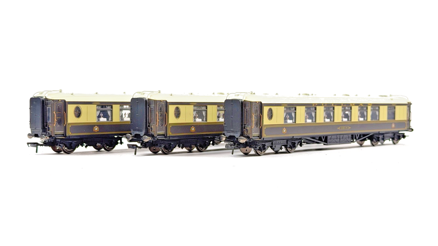 HORNBY 00 GAUGE - RAKE OF 3 SUPER DETAILED PULLMAN PASSENGER COACHES UNBOXED