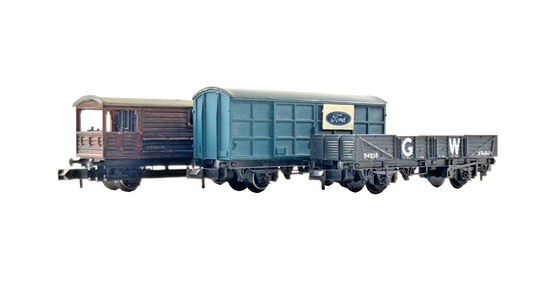 PECO/GRAHAM FARISH N GAUGE - RAKE OF 3 MIXED WAGONS FORD GW BRAKE VAN UNBOXED