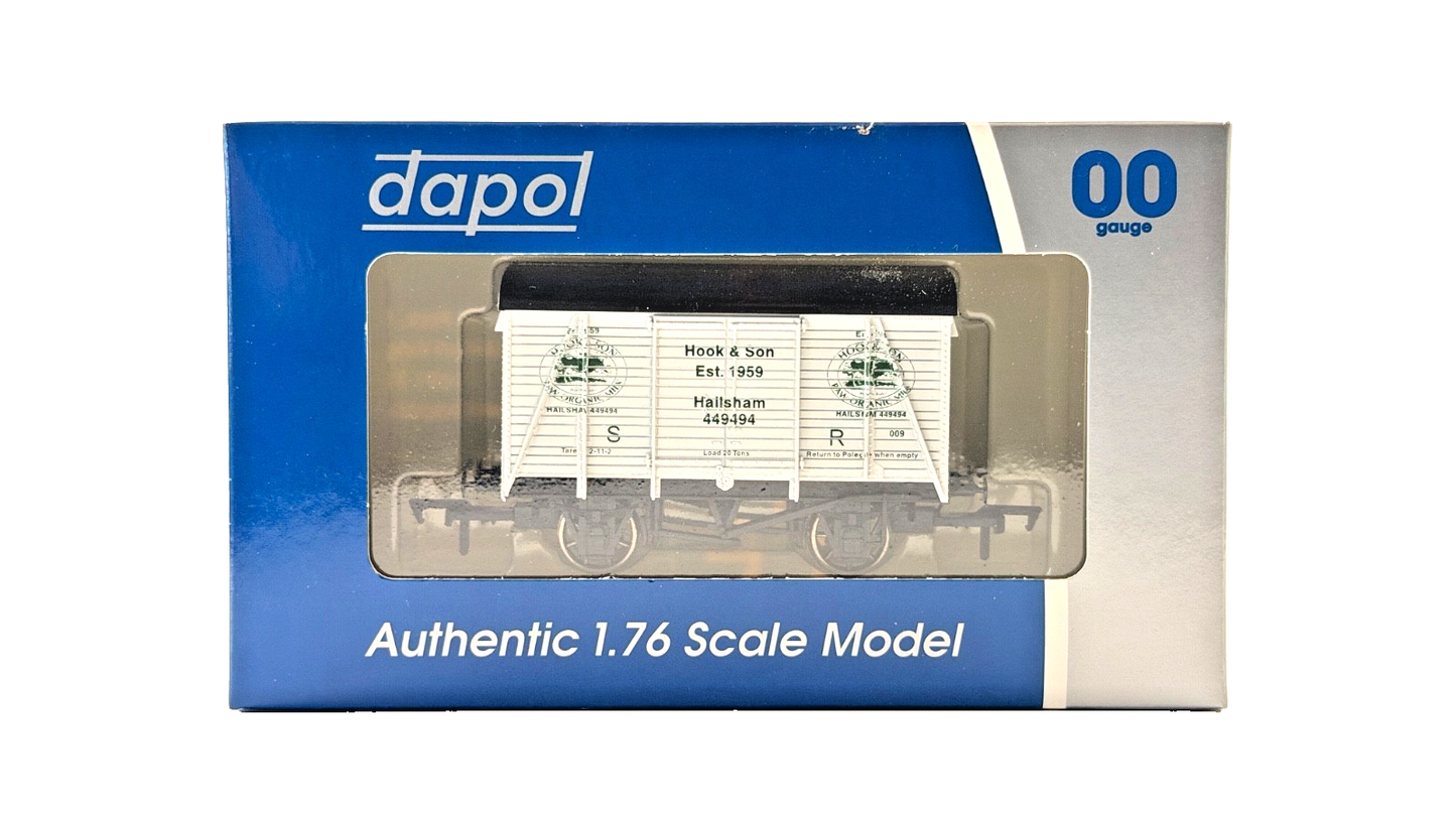 DAPOL 00 GAUGE - HOOK & SON HAILSHAM SR SOUTHERN VENT VAN 009 (LIMITED EDITION)