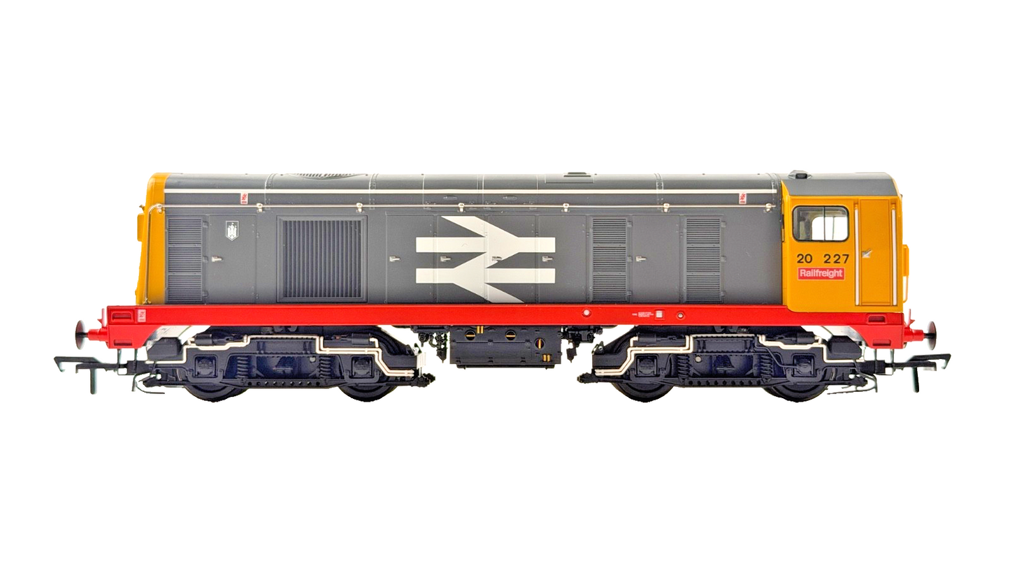 BACHMANN 00 GAUGE - 35-357 - CLASS 20/0 DIESEL 20227 BR RAILFREIGHT RED STRIPE