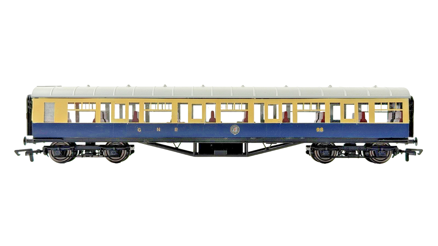 SILVER FOX MODELS OO GAUGE - GNRI NORTHERN IRISH RAIL CREAM/BLUE K15 COACH 98