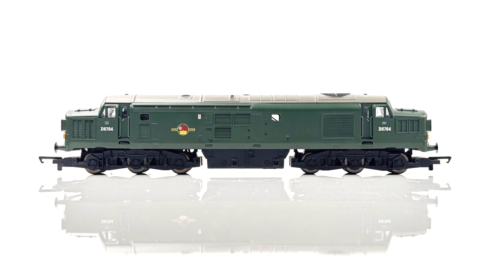 HORNBY 00 GAUGE - CLASS 37 DIESEL D6704 BR GREEN - UNBOXED