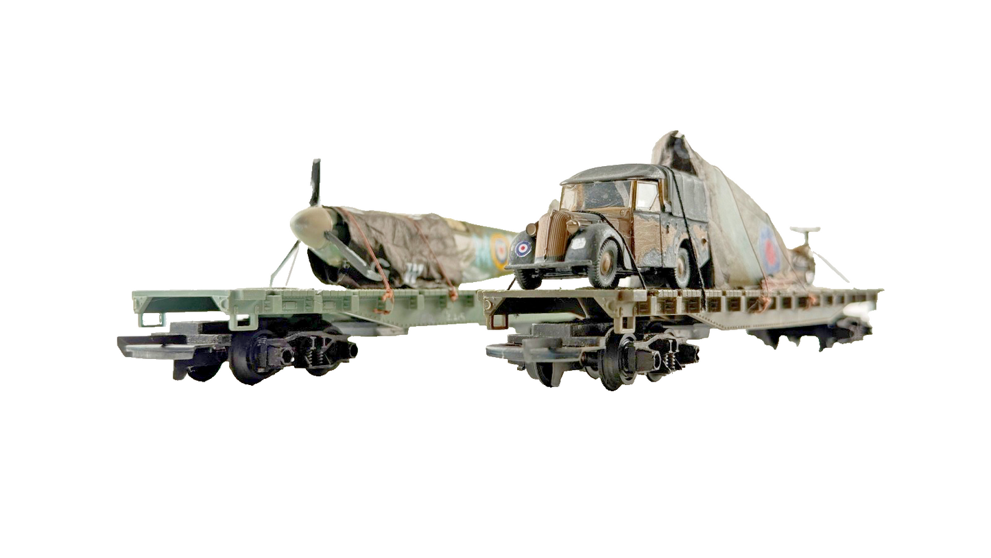 TRIANG OO GAUGE - PAIR OF FLATBED WAGONS WITH ARMY MILITARY LOADS