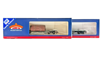 BACHMANN OO GAUGE - 33-879A/33-928 - LNER BOGIE WELL & BR GREY BOLSTER WAGONS