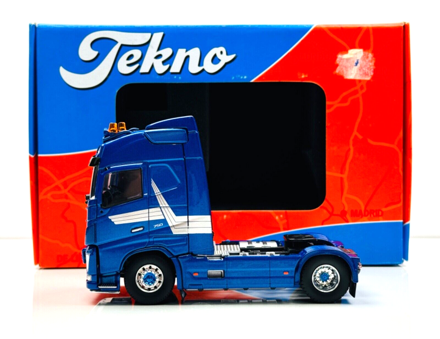 TEKNO 1/50 SCALE - 65301 - VOLVO FH04 GLOBE 4X2 TRACTOR CAB UNIT BLUE - BOXED