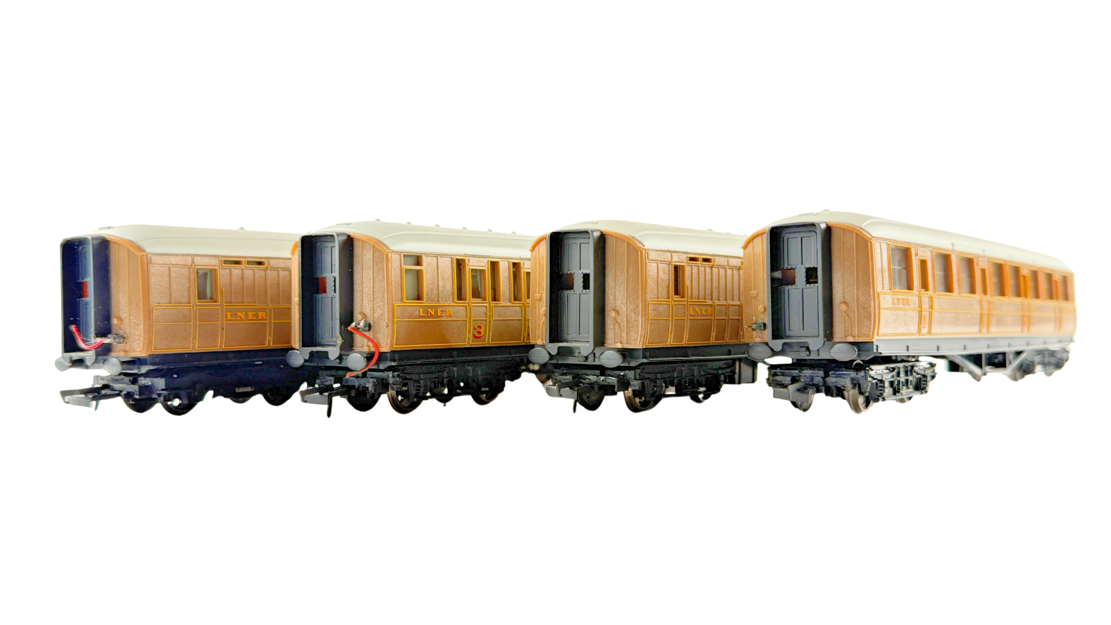 HORNBY OO GAUGE - RAKE OF 4 LNER TEAK GRESLEY PASSENGER COACHES UNBOXED
