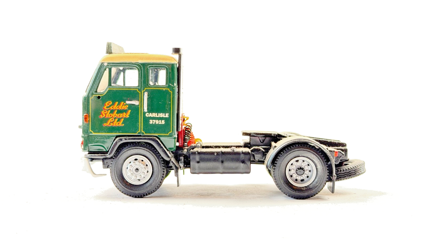 CORGI 1/50 SCALE CC13101 EDDIE STOBART VOLVO F88 4X2 TRACTOR UNIT UNBOXED