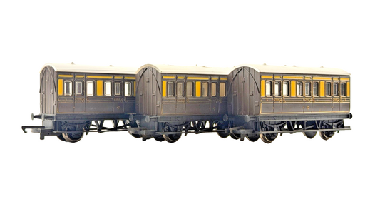 HORNBY OO GAUGE - RAKE OF 3 GWR GREAT WESTERN FOUR WHEEL COACHES UNBOXED