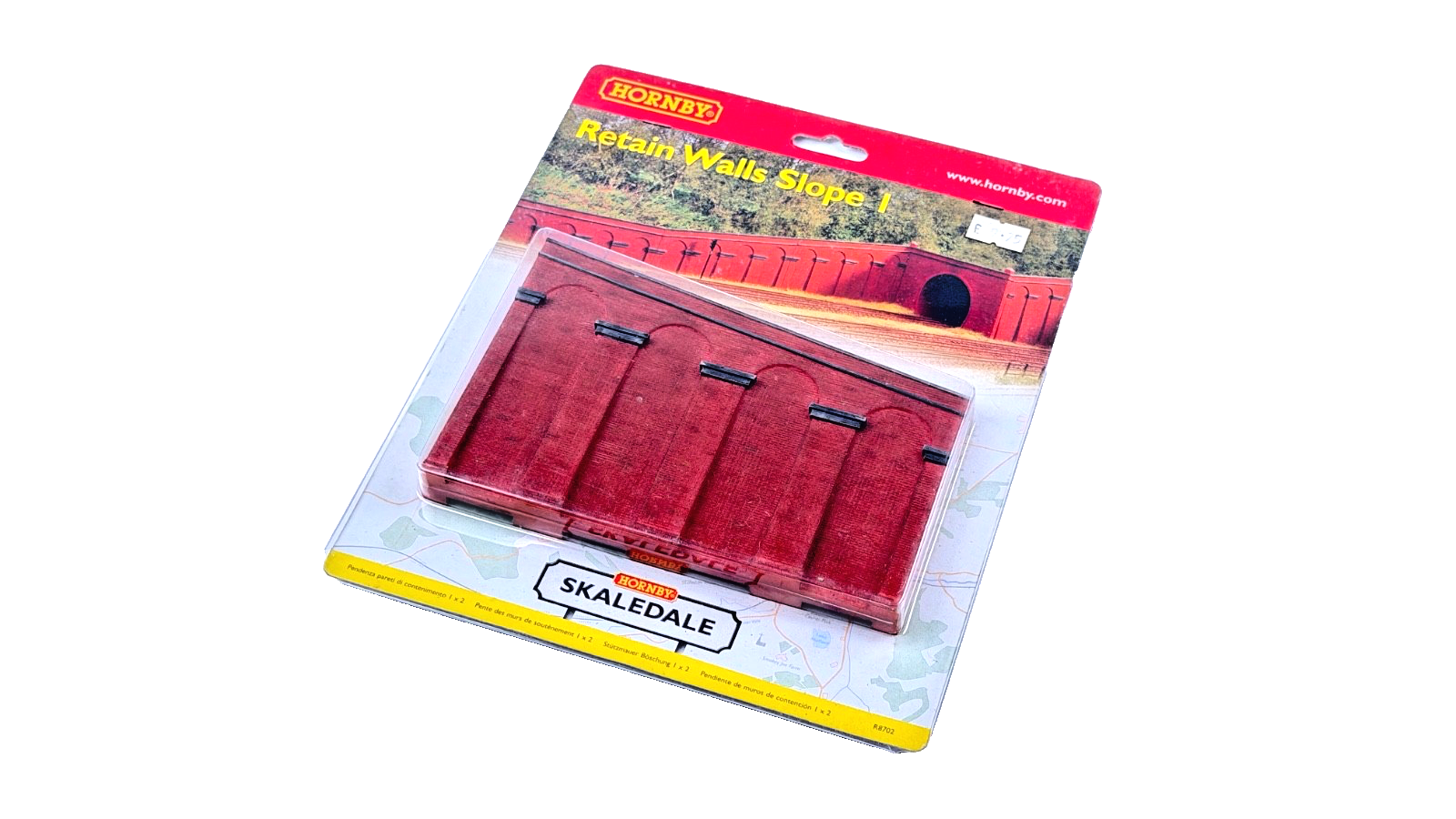 HORNBY 00 GAUGE SKALEDALE - R8702 - RED BRICK RETAIN WALLS SLOPE 1 - CARDED