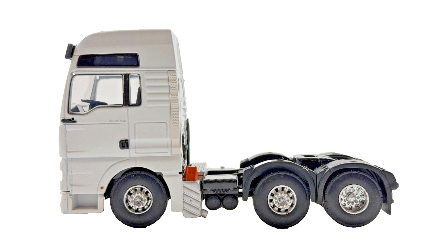 B.V LION TOYS 1/50 SCALE DIECAST MAN TGA 26.530 WHITE TRACTOR + MIRRORS UNBOXED