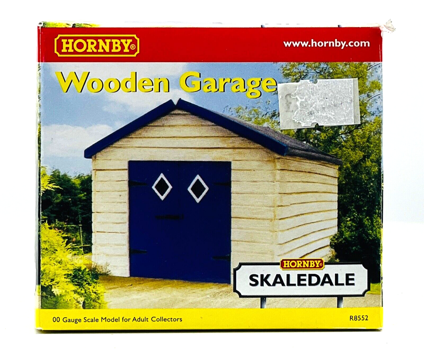 HORNBY SKALEDALE 00 GAUGE - R8552/R8986/R8797 - 2 X GARAGES & NEWSPAPER KIOSK