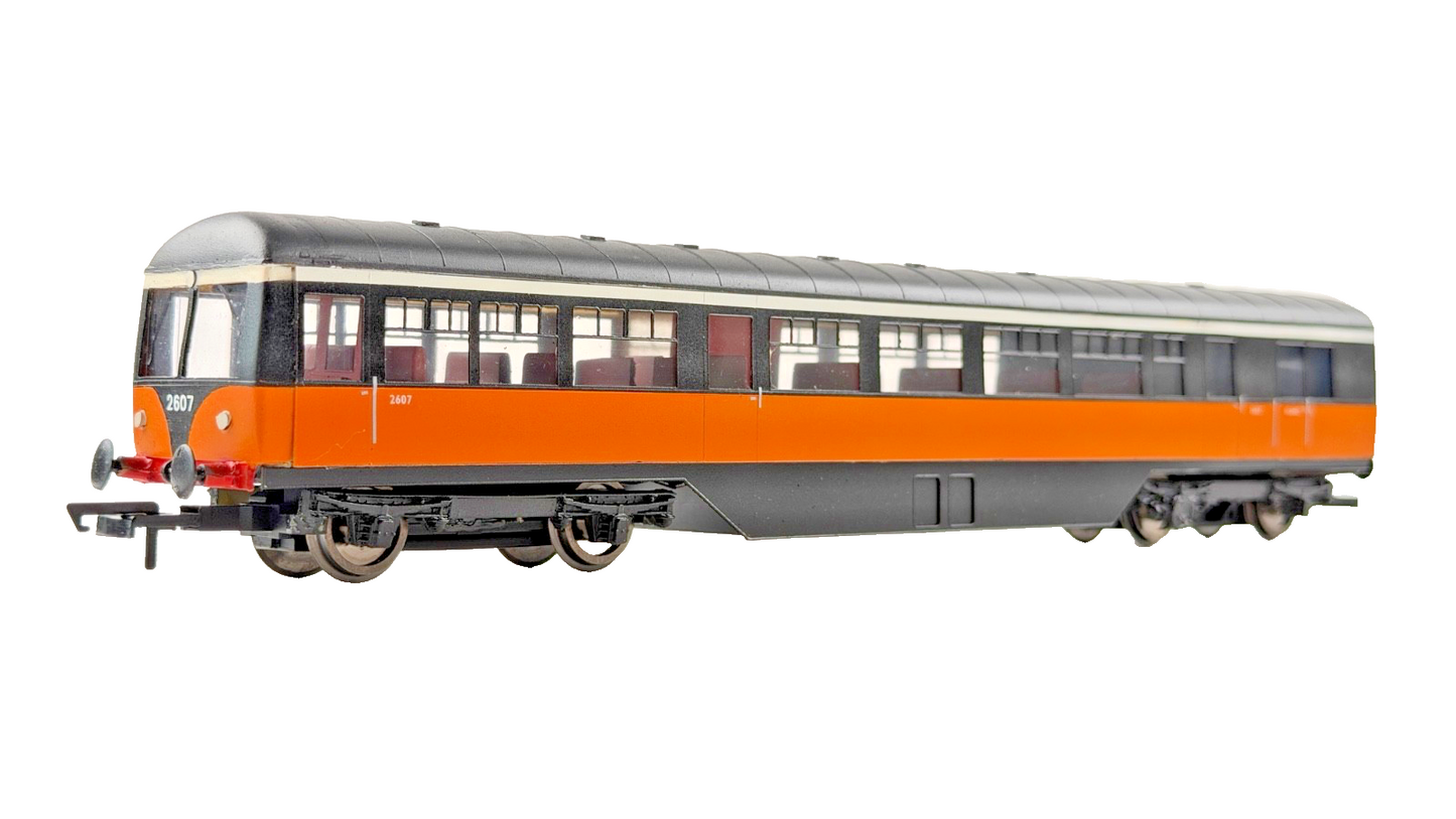 SILVER FOX MODELS OO GAUGE - IRISH RAIL ORANGE AEC CLASS 600 RAILCAR 2 CAR SET